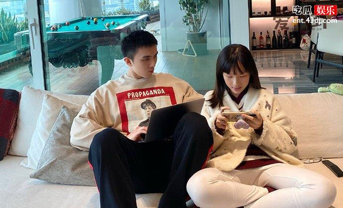 吴大伟和妹妹合照