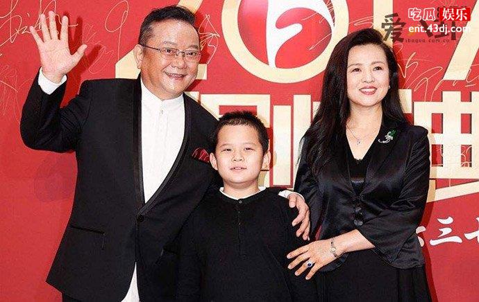 王刚郑艳东及他们儿子