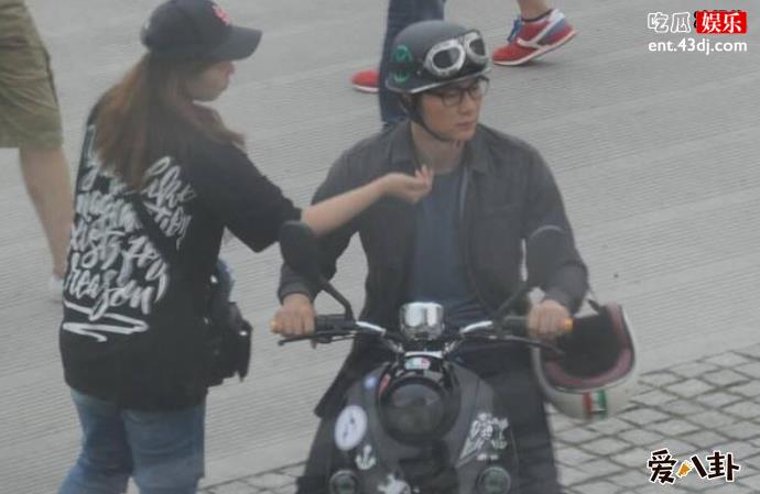 偶遇李晨街头拍戏