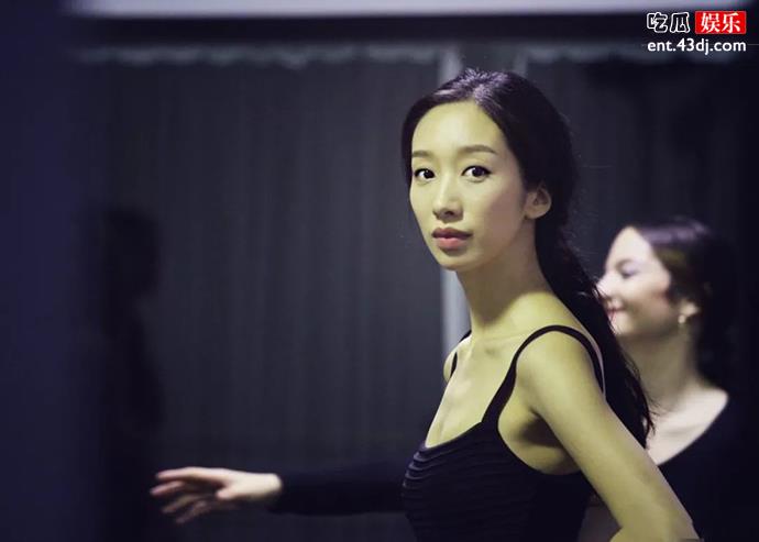 黄觉在老婆麦子是芭蕾舞演员