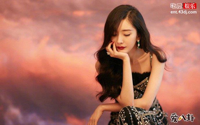 身材火辣的人妻杨幂