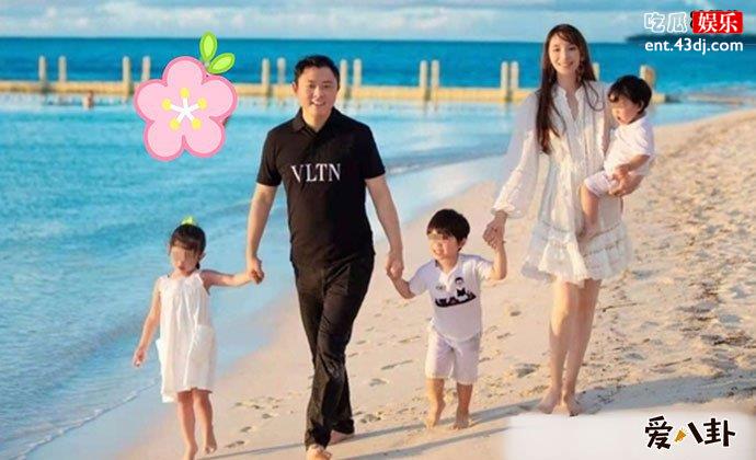 吴佩慈全家福