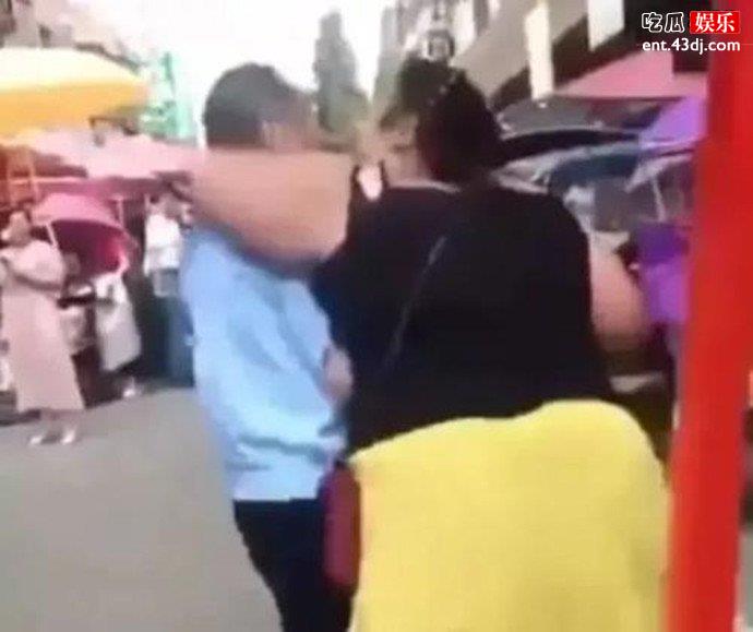 女主播强吻七旬大爷怎么回事
