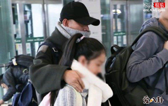 文章与女儿机场照