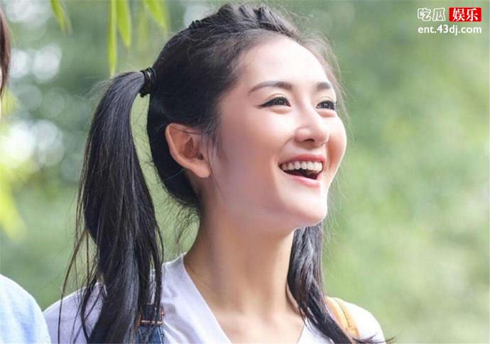 谢娜主持时常哈哈大笑