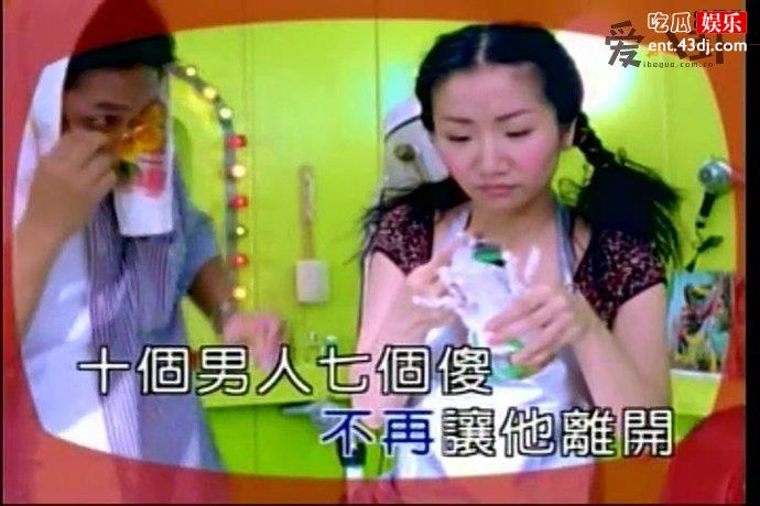 陶晶莹演唱的《姐姐妹妹站起来》