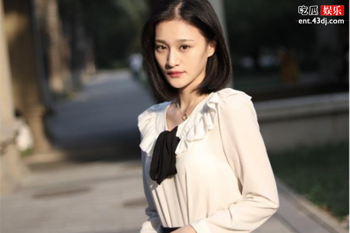 演员黄雯照片