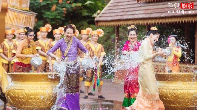 曼听公园泼水节大