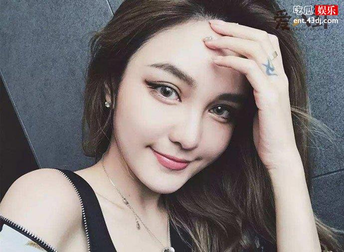 周扬青照片