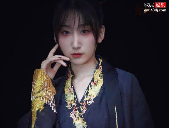 等什么君照片