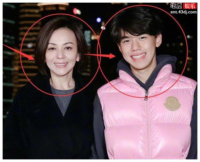 王琳跟儿子合影