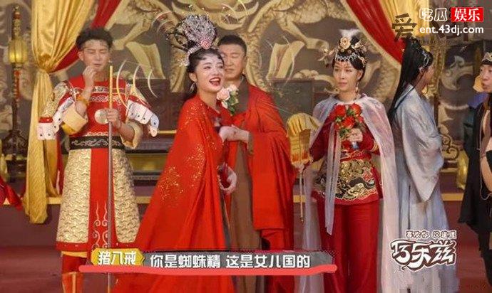 那英录节目唱歌话筒被周洁琼抢走
