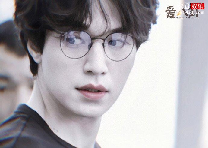 李栋旭照片