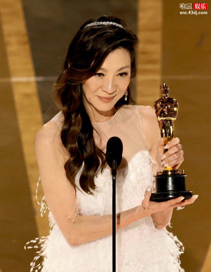 杨紫琼首位华裔奥斯卡影后