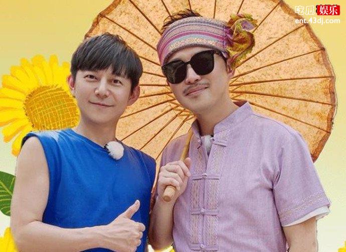 何炅与沙溢合影
