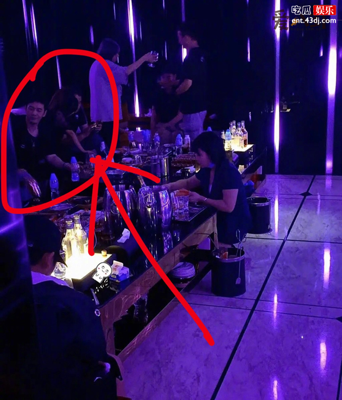 黄晓明被曝夜店过年
