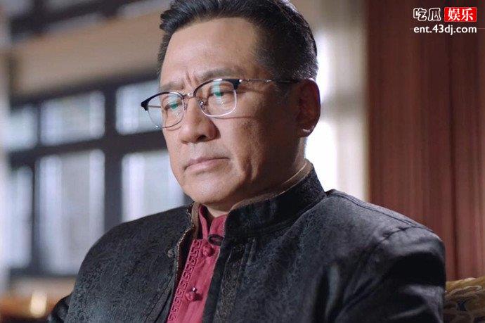 突围傅长明剧照