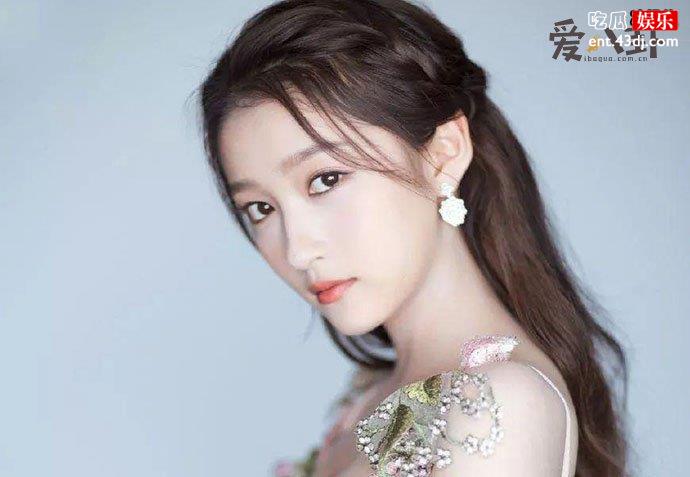 关晓彤照片