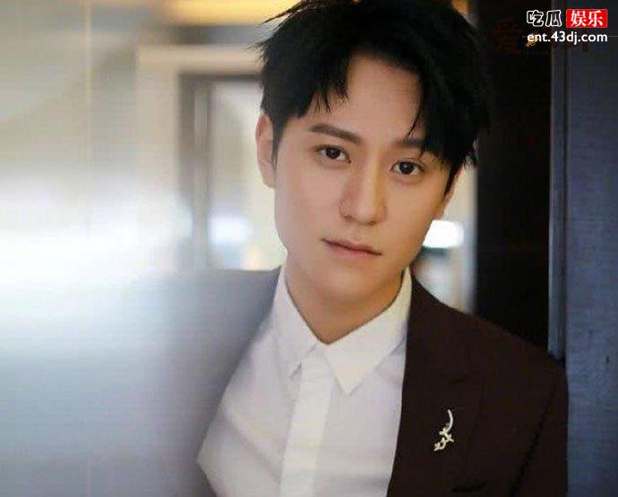 秦俊杰照片