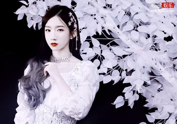 孟美岐照片