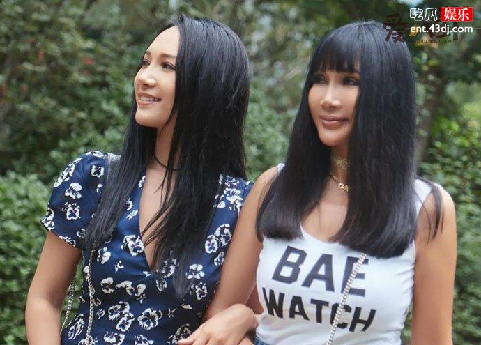 张咪及女儿照片