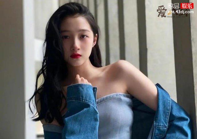 关晓彤照片
