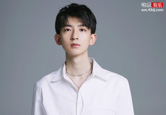 原若航在有翡里演的谁